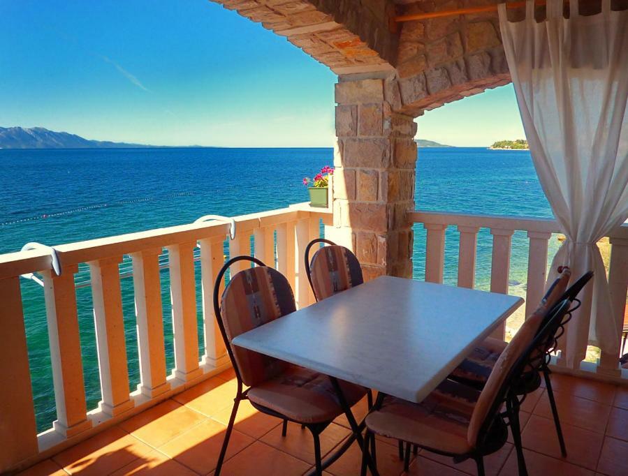 Apartments Martina Brist Εξωτερικό φωτογραφία